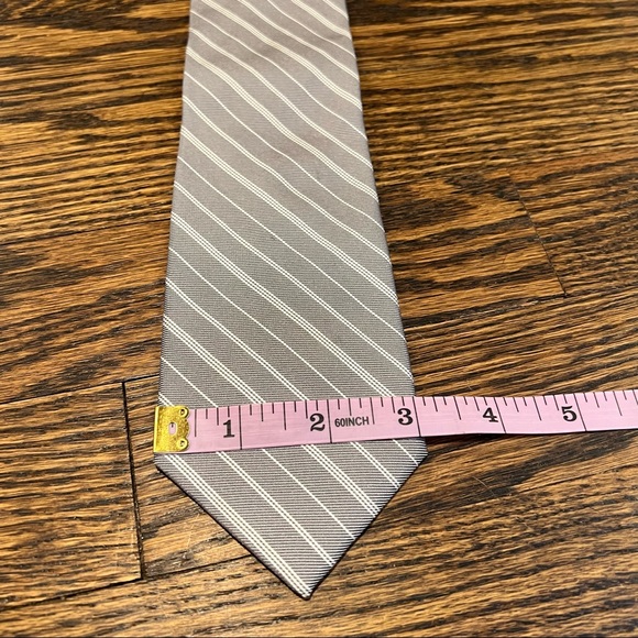 THEORY Grey White Striped Pattern Men’s Tie 100% Silk - Picture 6 of 6